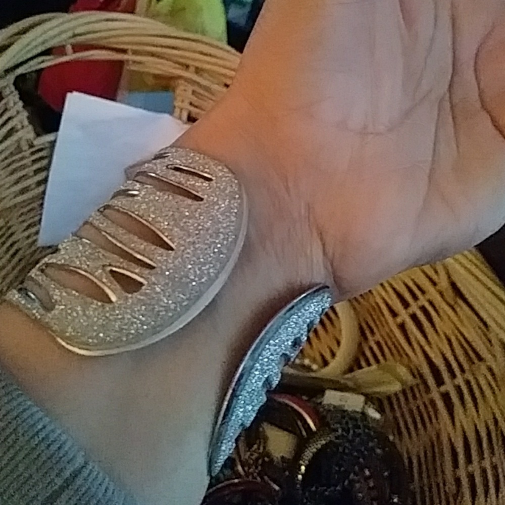 Pretty bracelets - Picture 2 of 2